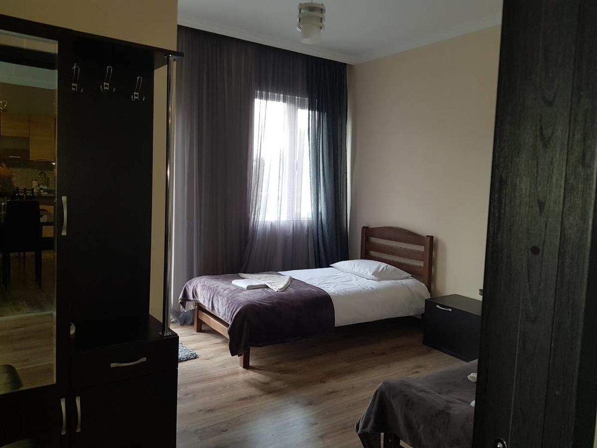 Upstairs Hotel Tbilisi Eksteriør billede