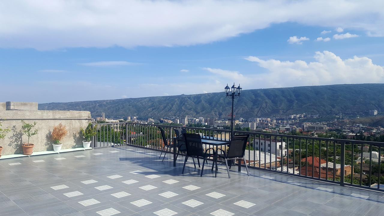Upstairs Hotel Tbilisi Eksteriør billede