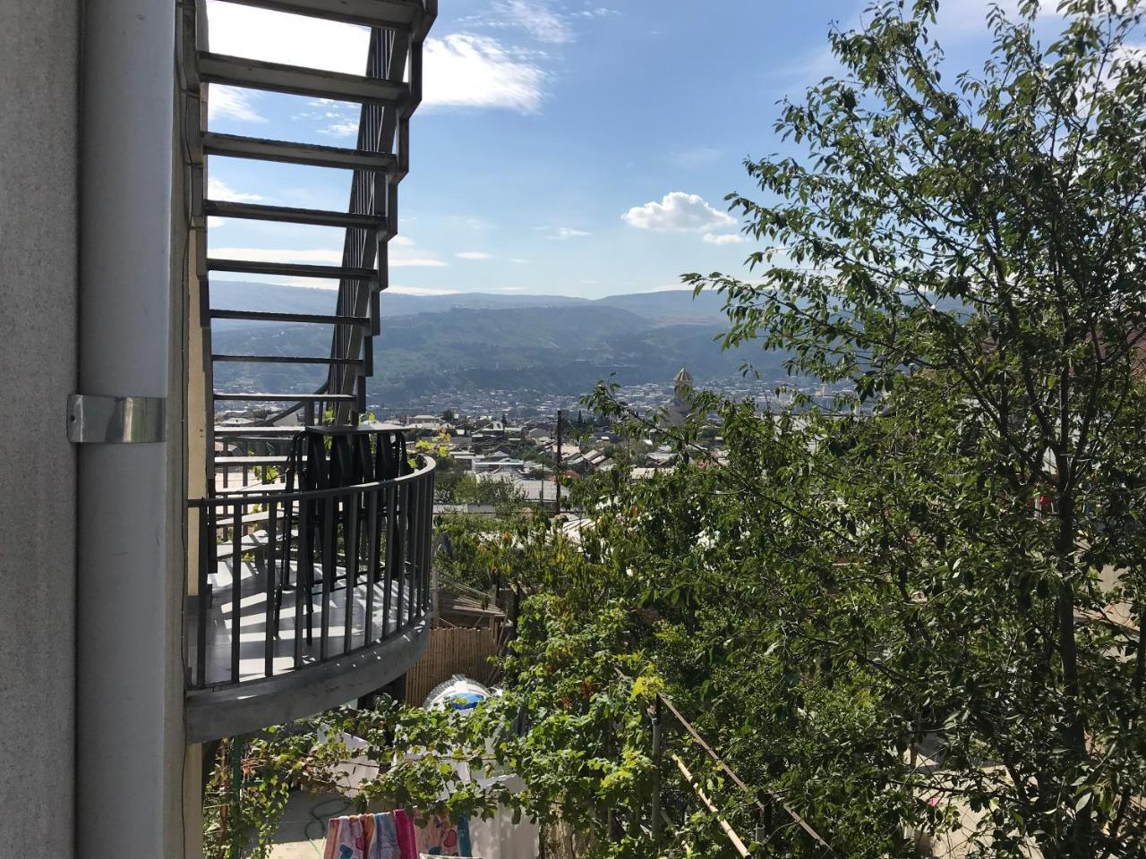 Upstairs Hotel Tbilisi Eksteriør billede